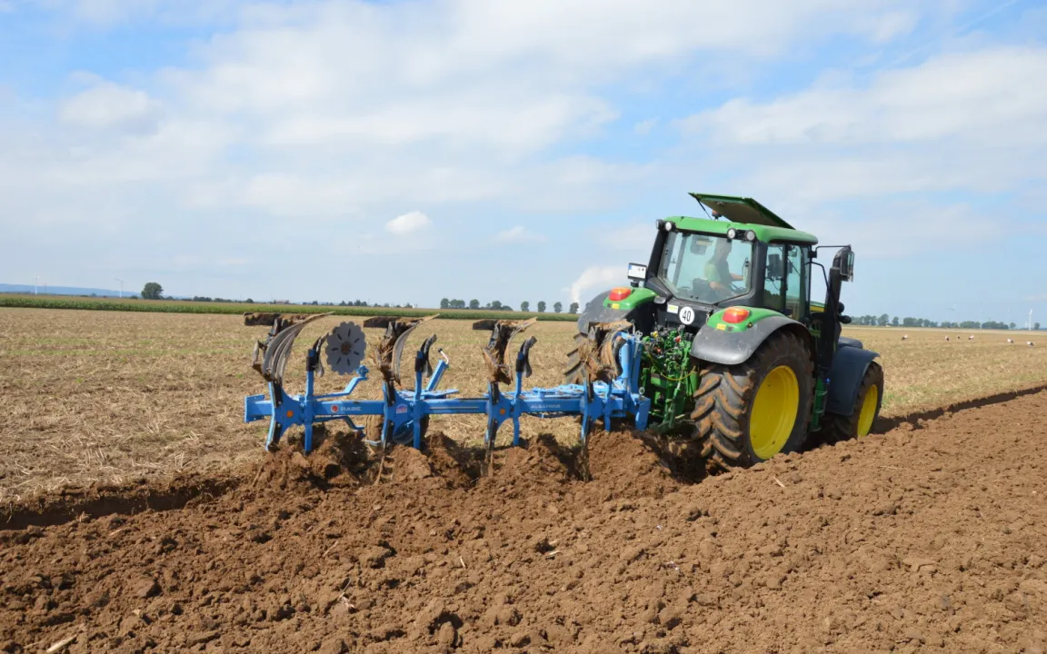 Wie Pflug, Grubber und Egge auf die Wasserqualität wirken können