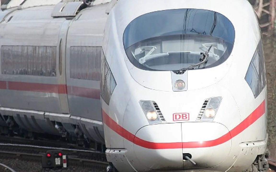 Unkraut – ein Sicherheitsrisiko im Gleisbett der Bahn