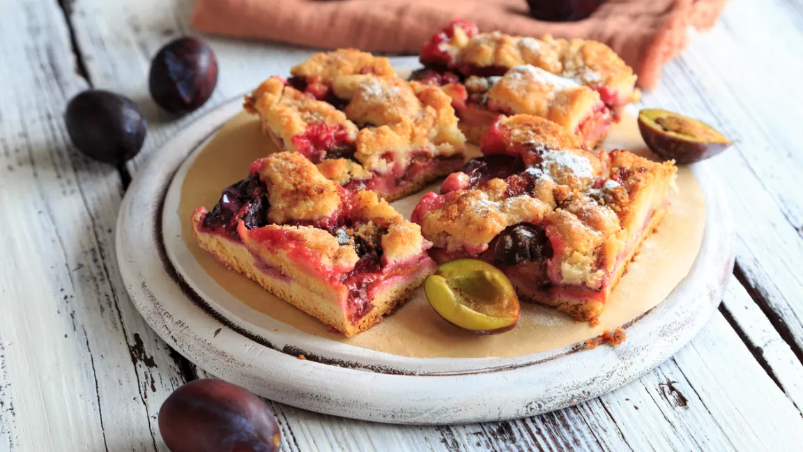 Ein beliebter Klassiker im Spätsommer: Pflaumenkuchen.