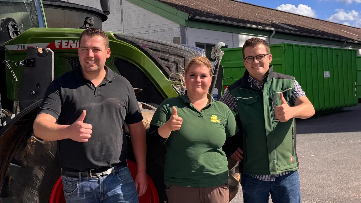 Philipp Kloock, Alina Schmidt und Fabian Pütz (v.l.) bei der PAMIRA-Sammlung bei der Buir-Bliesheimer Agrargenossenschaft am Standort Embken.