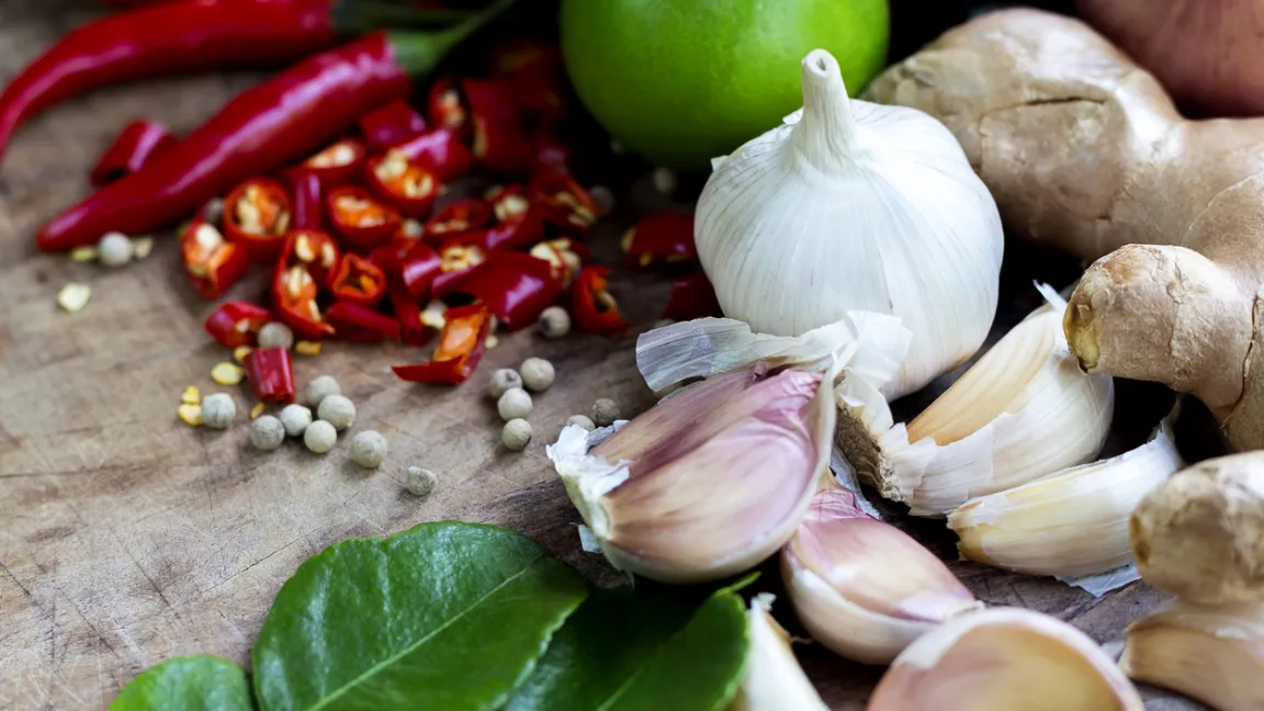 Scharfe und würzende Zutaten heben den Geschmack auf natürliche Weise. Foto: iStock