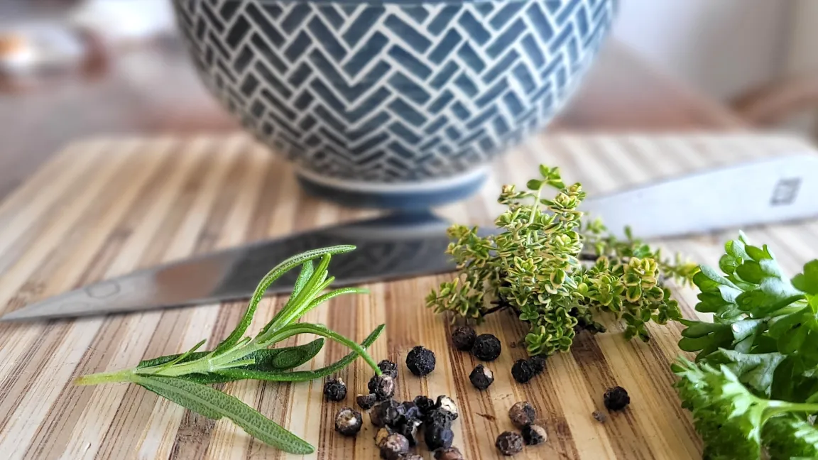 Kräuter haben, je nach Pflanzenart und Zubereitung, unterschiedliche Ansprüche. Foto: Catrin Hahn