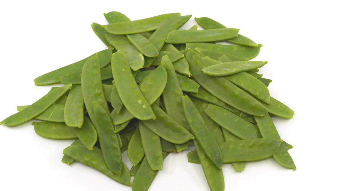 Frische Zuckererbsen müssen genau wie Spargel aneinander quietschen und beim Überbrechen knacken. Foto: Taken/Pixabay