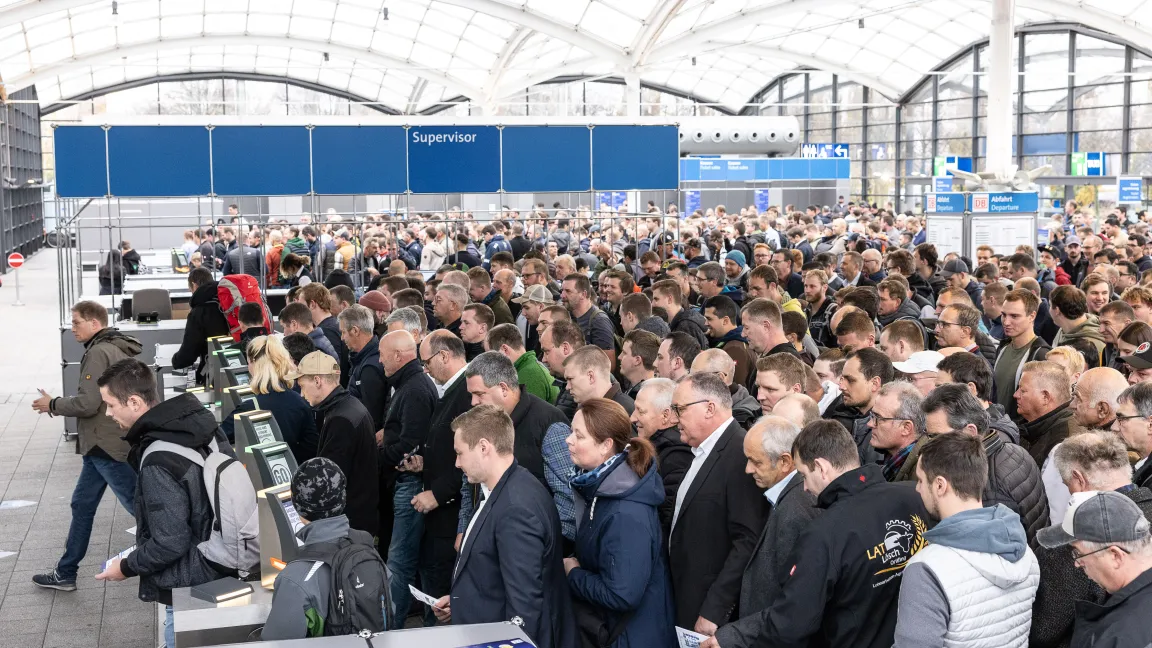 Rekordbesucherzahlen bei der alle zwei Jahre in Hannover stattfindenen Agritechnica. Mehr als 470 000 Besucher kamen auf das Messegelände. Foto: Deutsche Landwirtschafts-Gesellschaft (DLG)