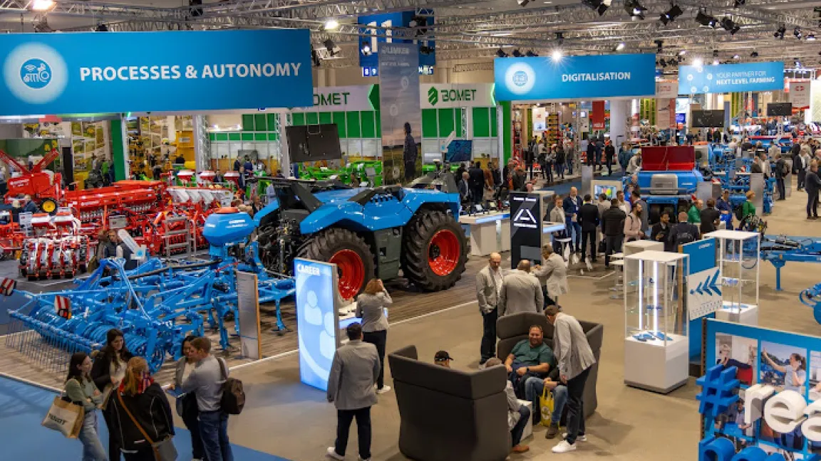 Messetreiben auf der Agritechnica 2023. Foto: Matthias Wiedenau