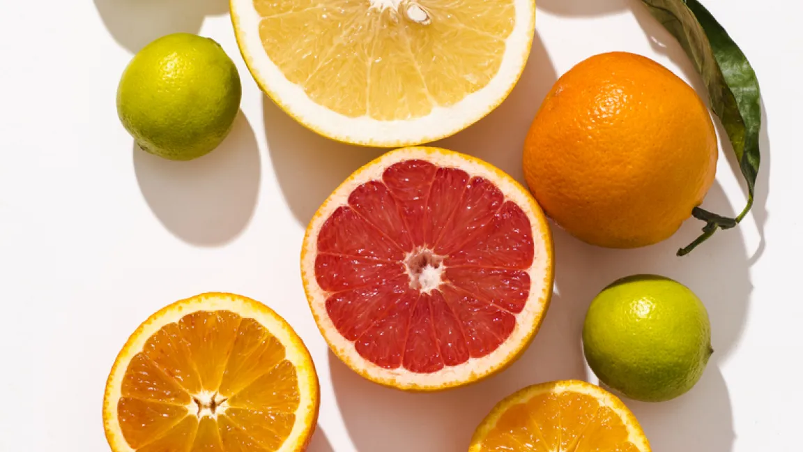 Zitrusarten weisen eine große Vielfalt auf. Die Pomelo entwickelt neben der Pampelmuse die größten Früchte. Foto: iStock