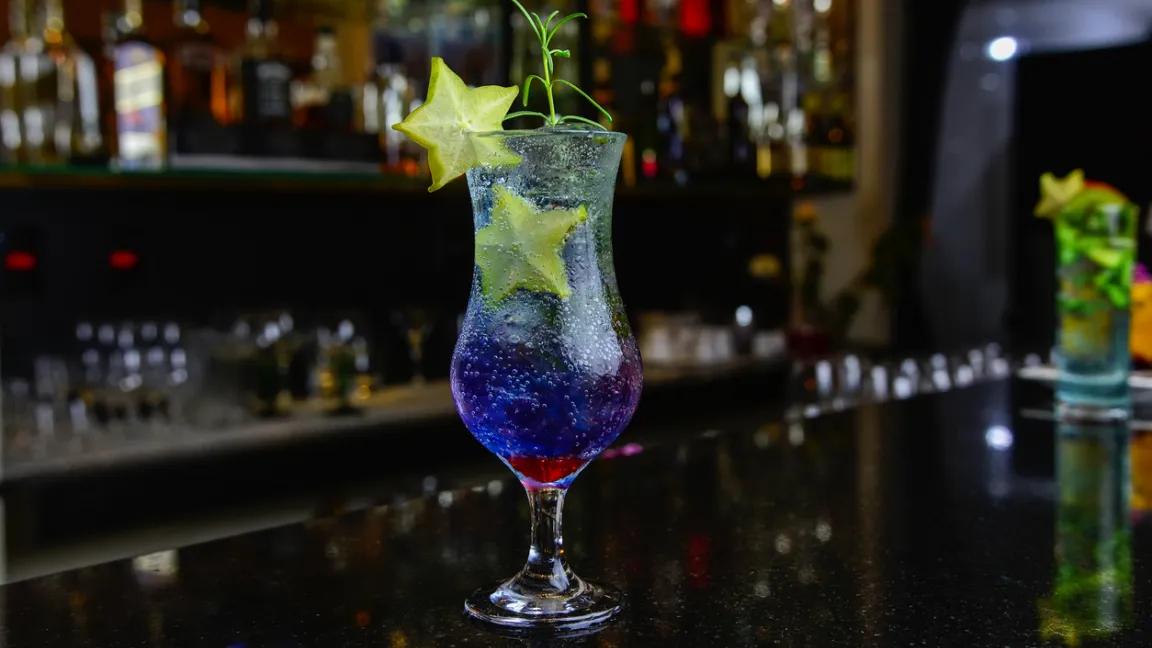 Auch als Dekoration für Cocktails machen Sternfrüchte eine gute Figur. Foto: iStock