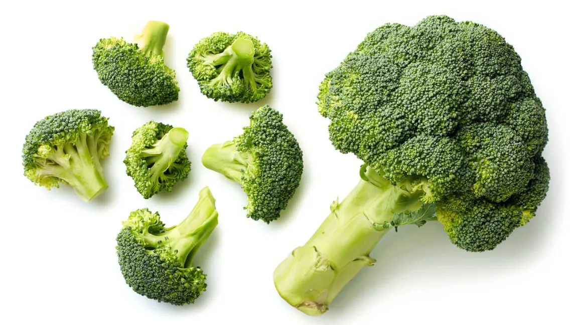 Vom Brokkoli schmecken nicht nur die zarten Röschen, sondern auch die fleischigen Stiele. Foto: istock