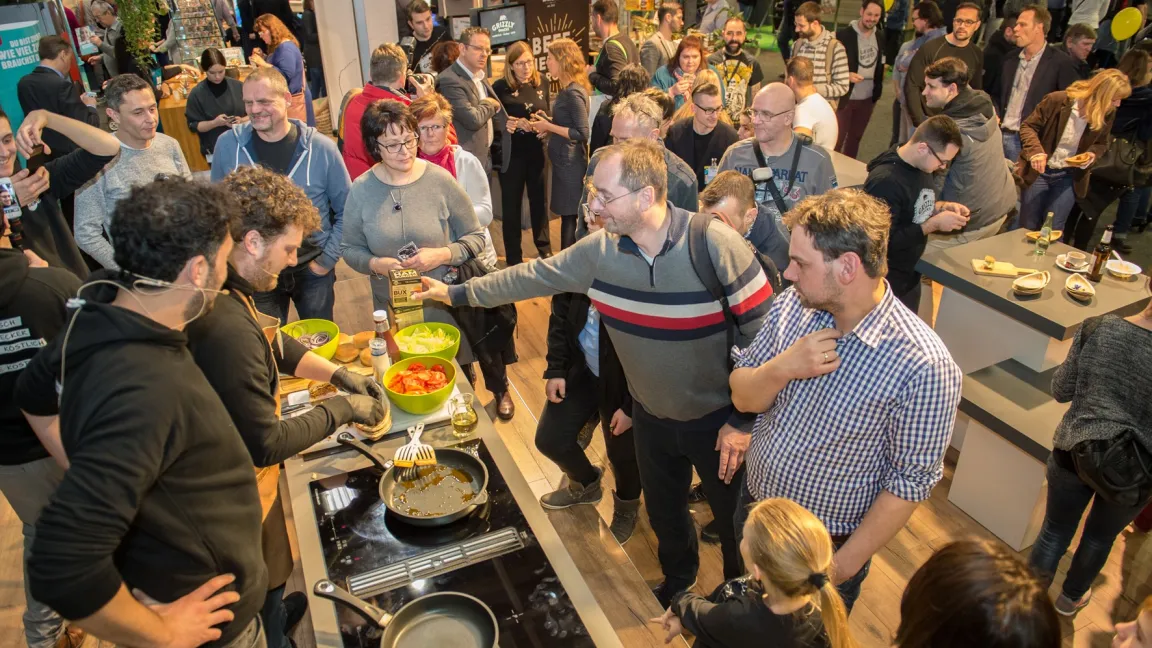 Auf der Grünen Woche am Stand von Bugfoundation war das Interesse groß. Foto: BLL e. V., BVE e. V.
