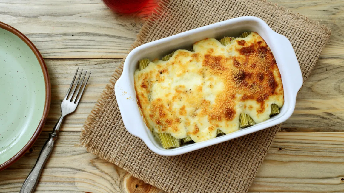 Cardy-Gratin mit Geflügel ist in Genf ein traditionelles Weihnachtsgericht. Foto: Shutterstock