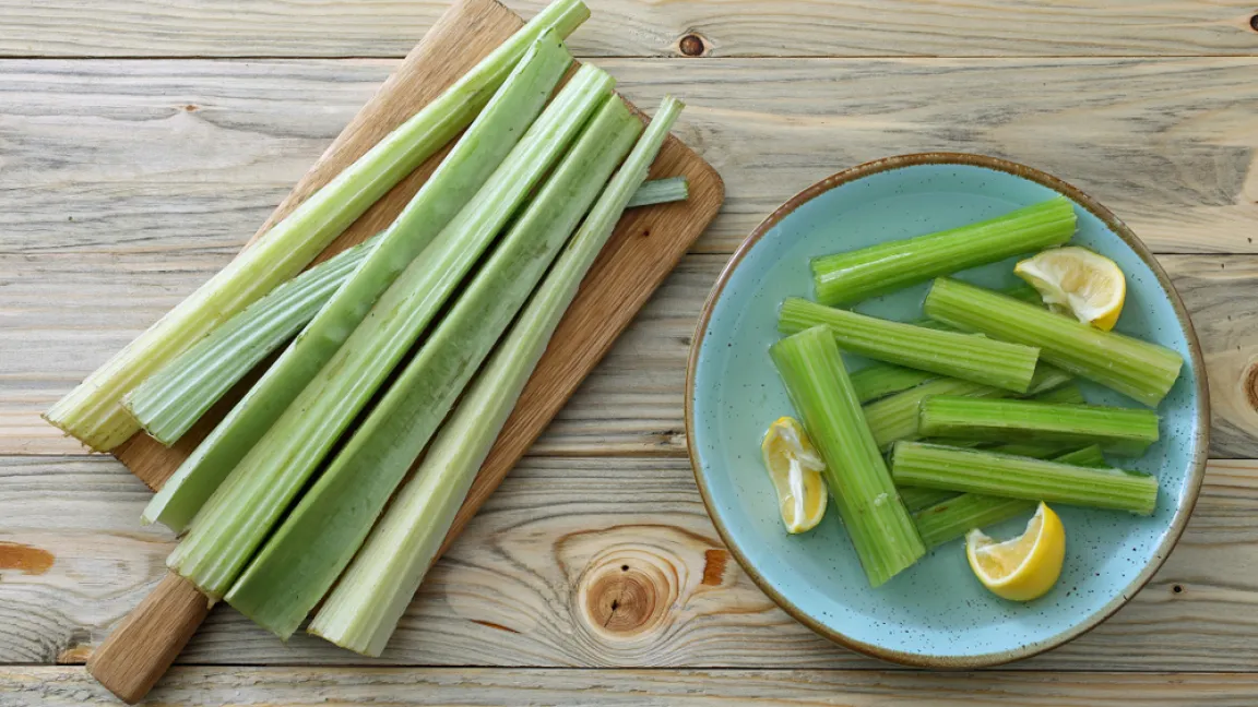 Von der Cardy werden die inneren Blattstiele als Gemüse verwendet. Foto: Shutterstock
