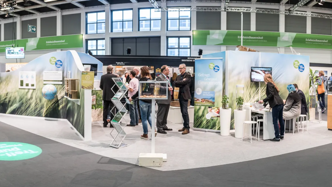 Tierisch, nass, überraschend technisch und auch mal schaurig geht es am IVA-Stand im ErlebnisBauernhof in Halle 3.2 zu (Stand 150). Foto: IVA
