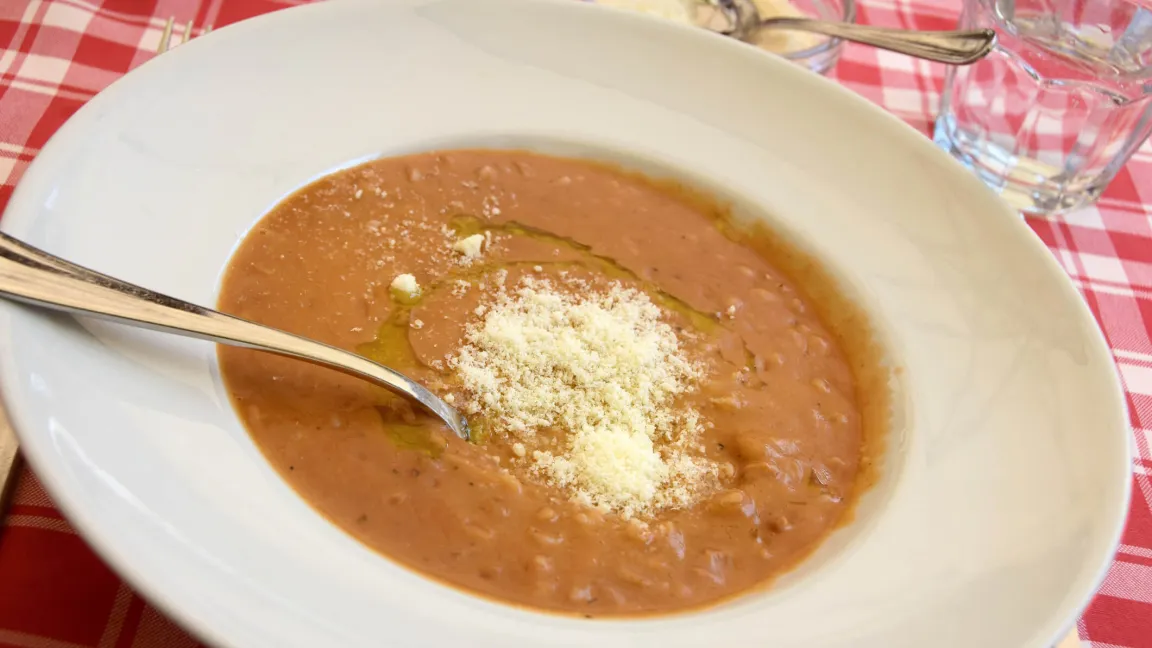 Zuppa di farro, eine Suppe mit ganzen Körnern, ist eine bekannte Spezialität in der Toskana. Foto: iStock