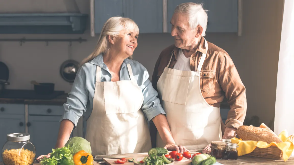 Eine gesunde Ernährung trägt dazu bei, dass die Knochen bis ins Alter gesund bleiben. Foto: istock