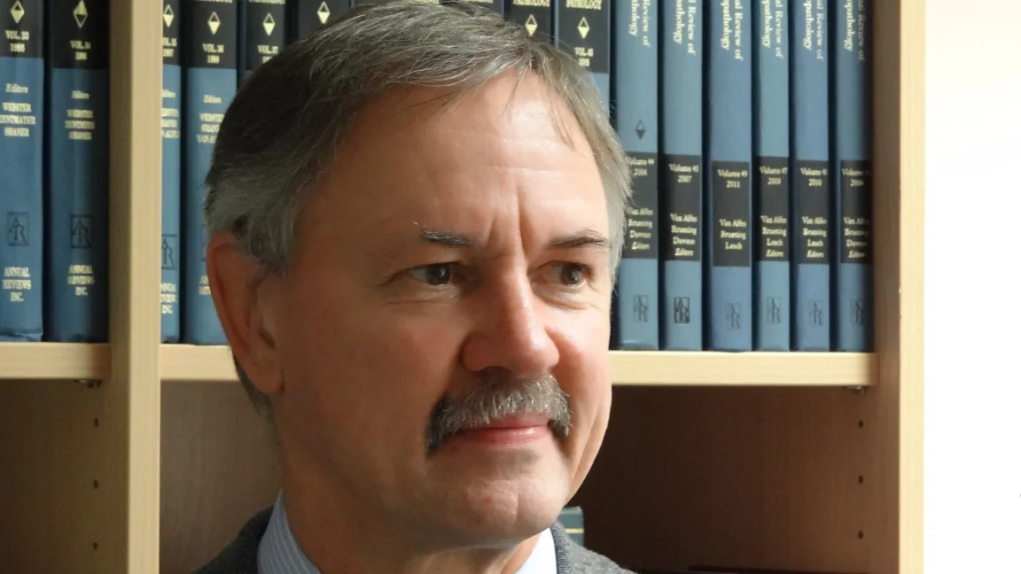 Professor Deising: „Die Acetohydroxamsäure verhindert, dass die eigentlich schädlichen Pilze in die Pflanzen einwachsen und infektiös werden können“. Foto: Holger Deising