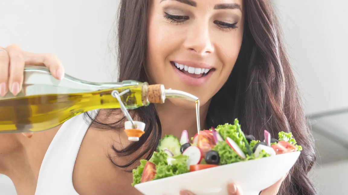 Olivenöl ist vielseitig verwendbar und hat wertvolle Inhaltsstoffe. Foto: iStock