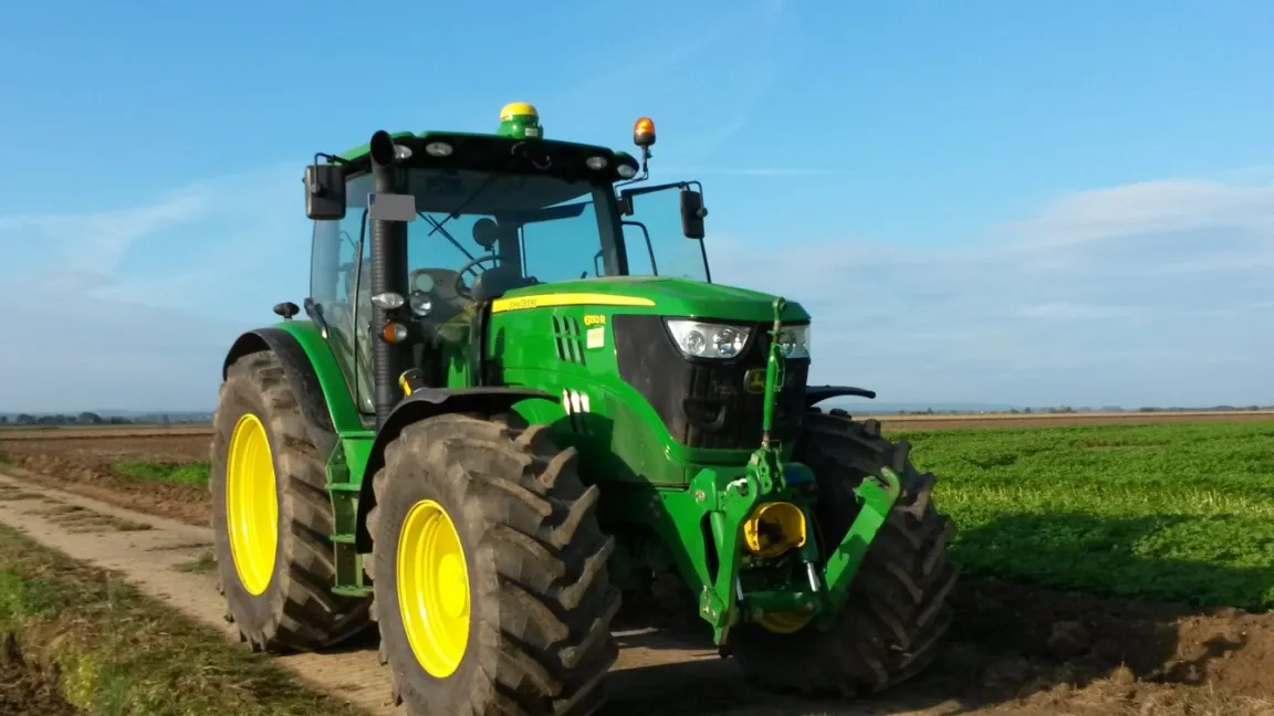 Vielseitig einsetzbar: ein Mittelklasse-Traktor. Foto: Matthias Wiedenau