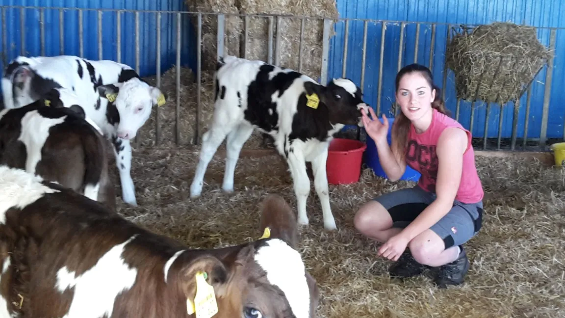 In der Tierhaltung fühlt sich Jacqueline besonders wohl. Beim "Landeswettbewerb Melken" in Schleswig-Holstein belegte sie einen 3. Platz, was für sie eine tolle Bestätigung war. Foto: privat