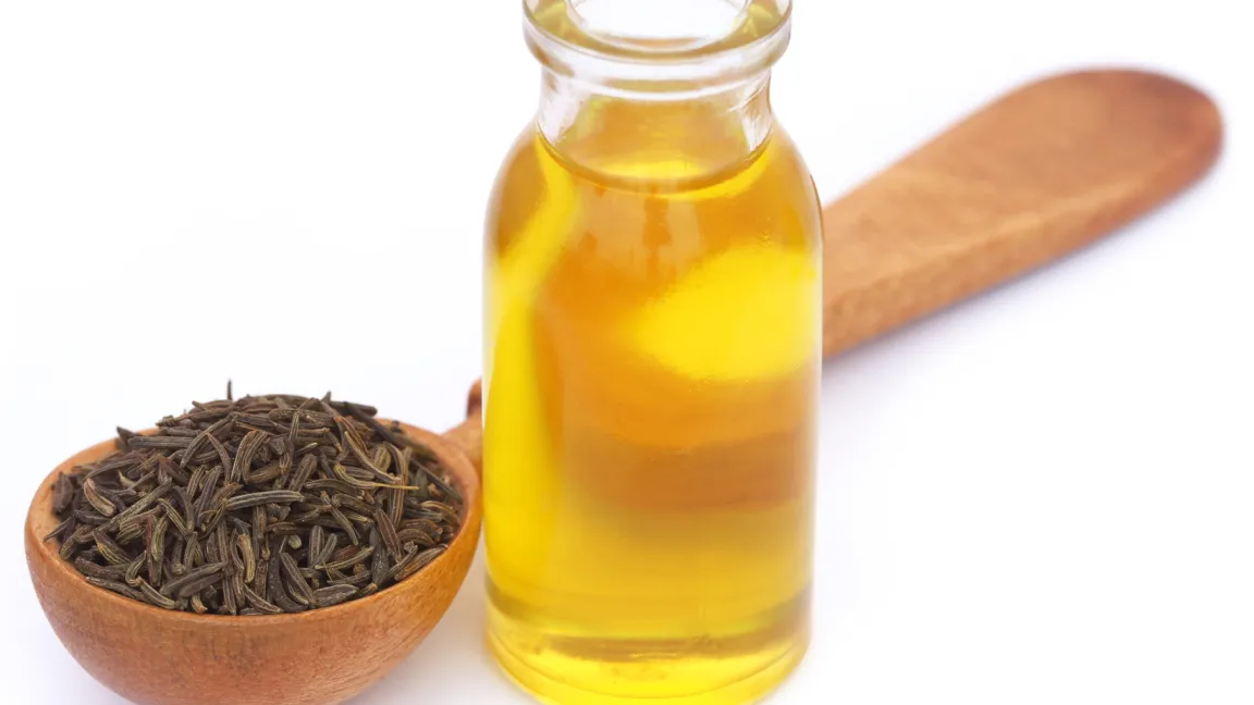 Die Wirkung von Kümmelöl bei Verdauungsbeschwerden wie leichten Krämpfen im Magen-Darm-Bereich, Blähungen und Völlegefühl ist wissenschaftlich anerkannt. Foto: Fotolia