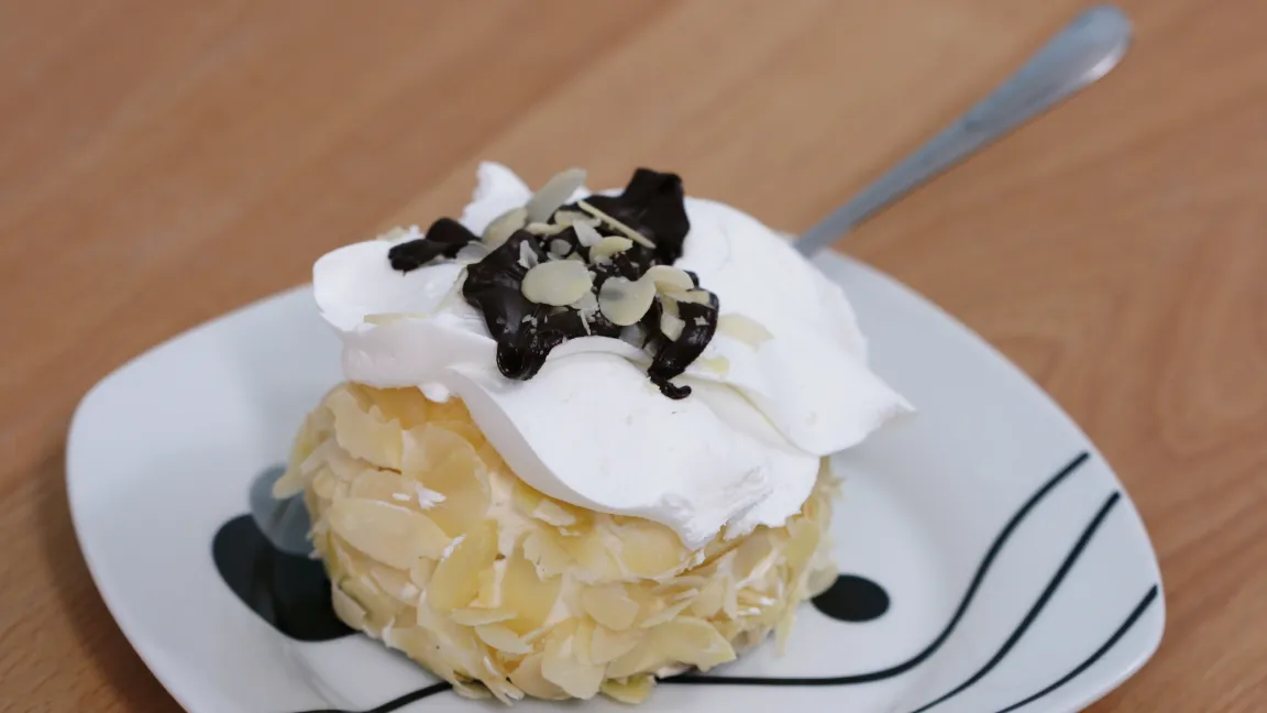 Mandelsplitter und Mandelplättchen finden sich oft auf Desserts und Backwaren. Foto: istock