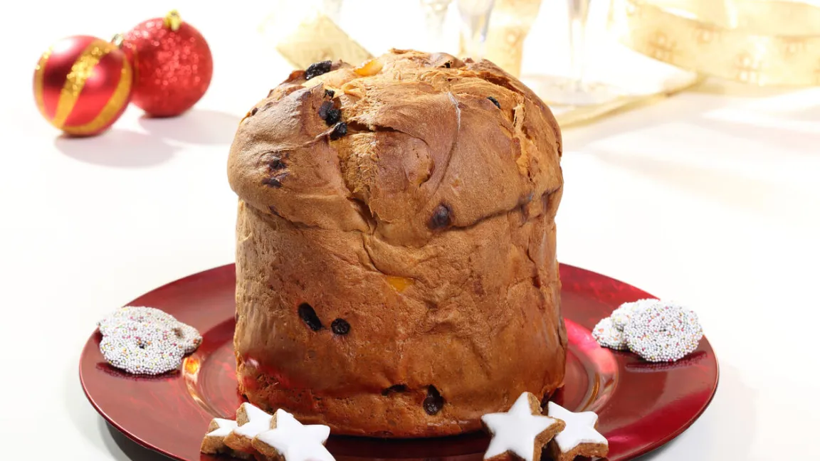 In Italien bringt die Weihnachtshexe Befana die Geschenke.  Dort wird an Heiligabend kein Fleisch gegessen, sondern Meeresfrüchte und zum Nachtisch der traditionelle Pannetone-Kuchen. Foto: istock