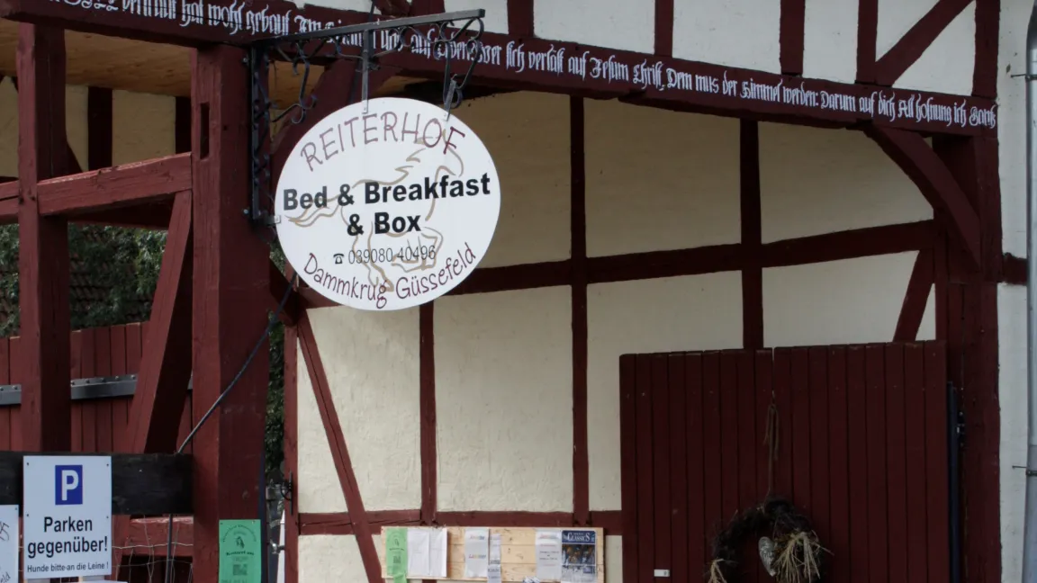 Ferienwohnungen, Bett & Box für Reiter und Pferd, Heuhotel oder sogar Camping auf dem Bauernhof, die Angebote für Urlaub auf dem Land sind vielfältig. Foto: Angelika Sontheimer