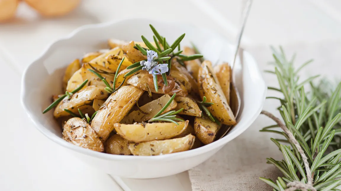 ... für leckere Rosmarin-Kartoffeln. Foto: Fotolia