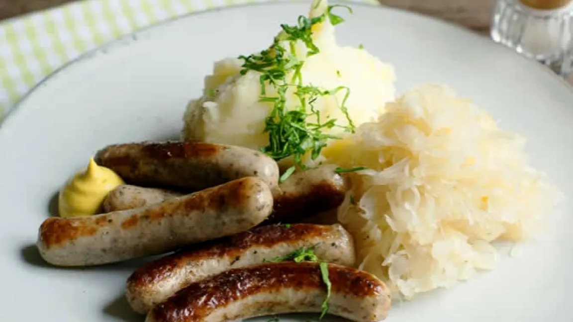 Sauerkraut schmeckt sehr gut zu deftigen Speisen. Foto: Hengstenberg