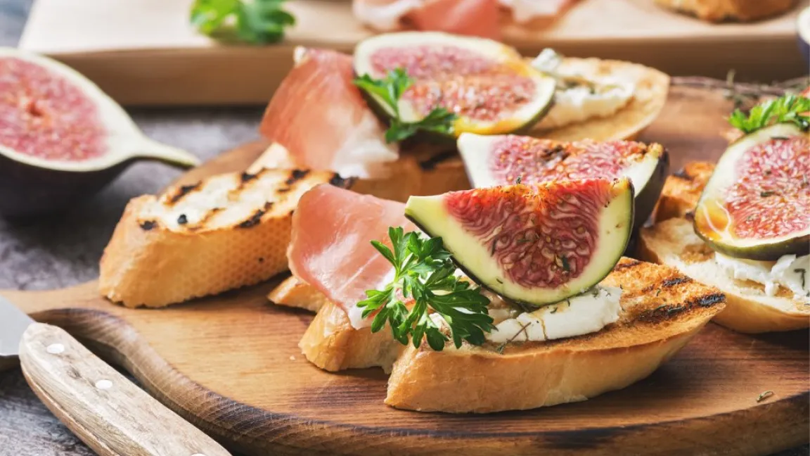 Sehr beliebt: Die Kombination aus süßen Feigen und herzhaftem Fleisch. Foto: istock