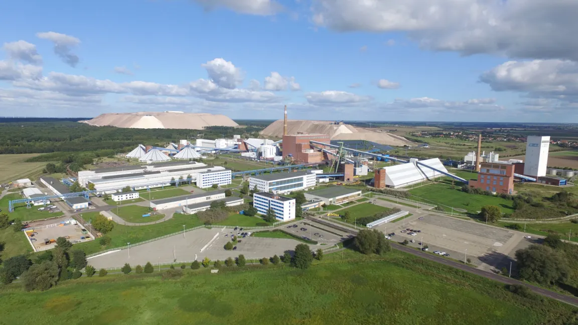 Das Kaliwerk Zielitz (Bördekreis, Sachsen-Anhalt) der K+S KALI GmbH. Im Hintergrund der Kalimandscharo. Foto: K+S Aktiengesellschaft