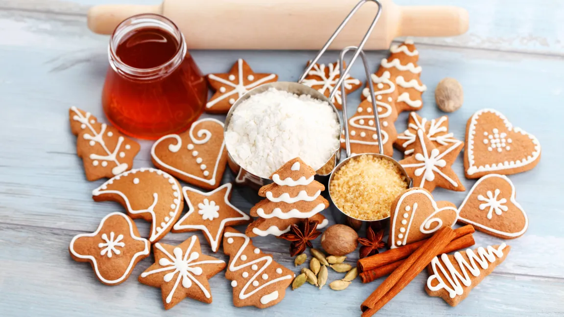 Muskatnuss gehört unbedingt auch in die Gewürzmischung für Lebkuchen. Foto: AdobeStock