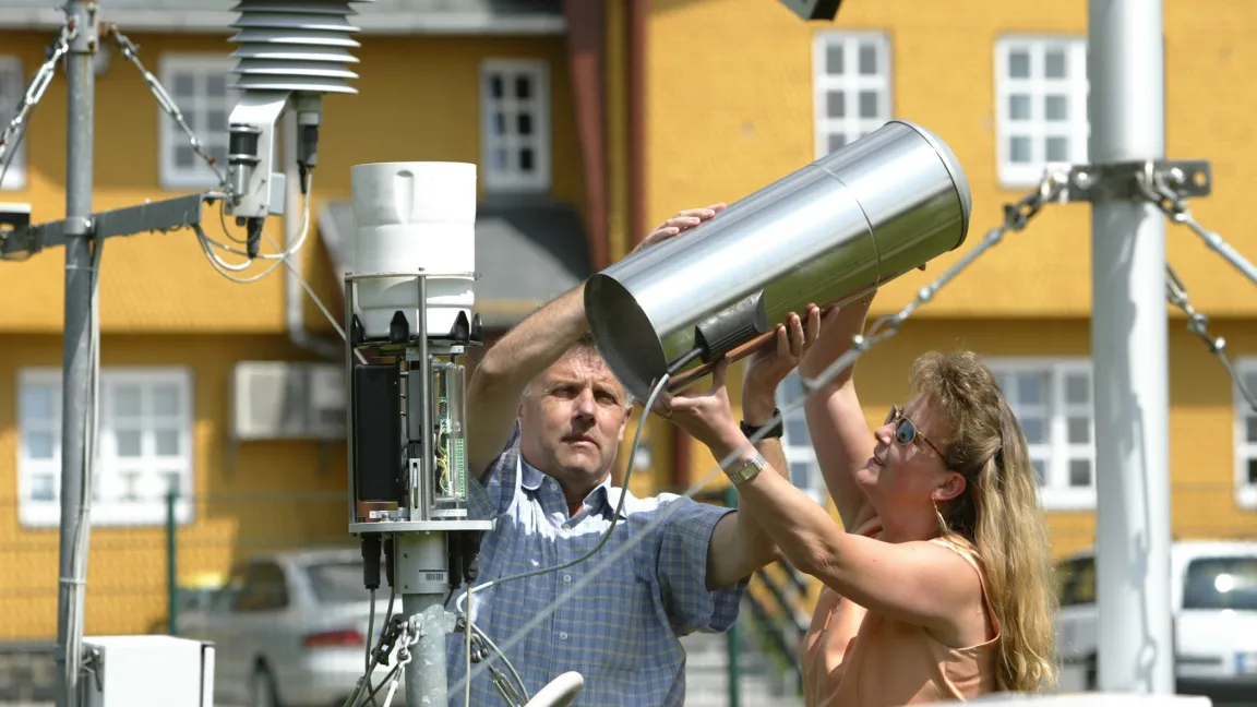Eine Wetterstation des Deutschen Wetterdienstes mit modernen automatischen Messgeräten, die digitale Daten liefern. Foto: Deutscher Wetterdienst