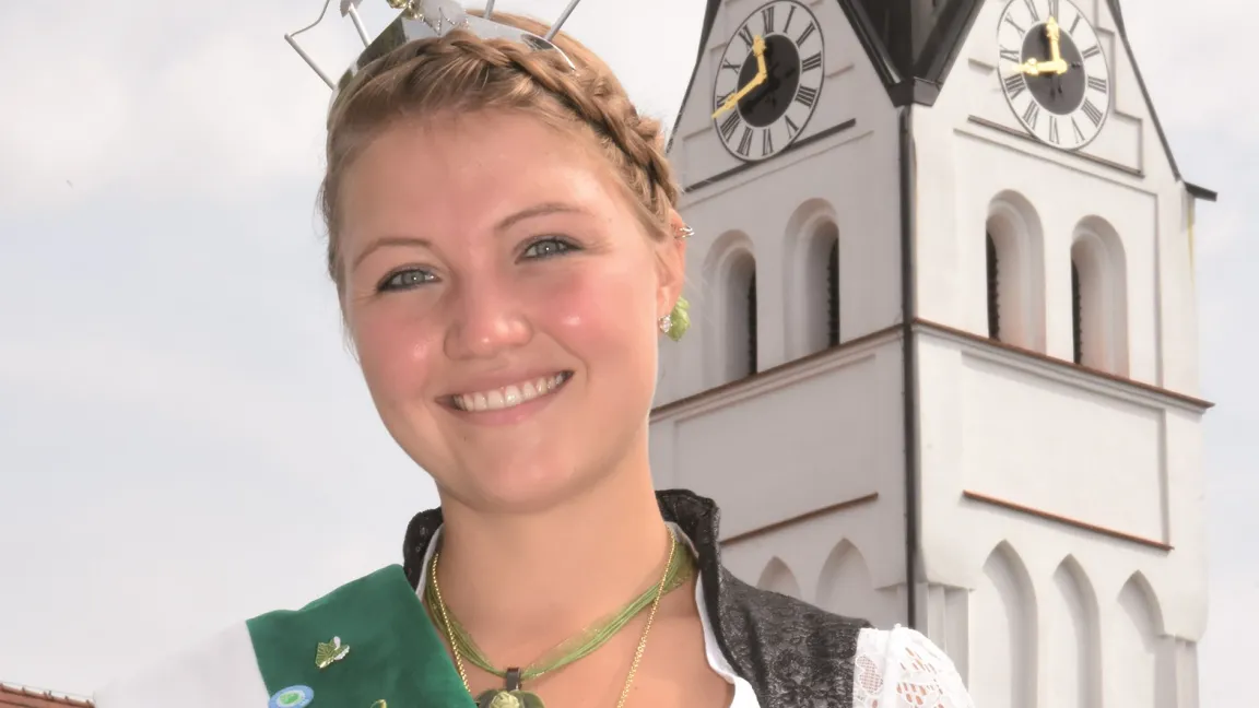 Theresa Zieglmeier war als Hopfenkönigin ein Jahr lang Botschafterin für die wichtigste Bierzutat. Foto: Pokorny, Kreativ Welten