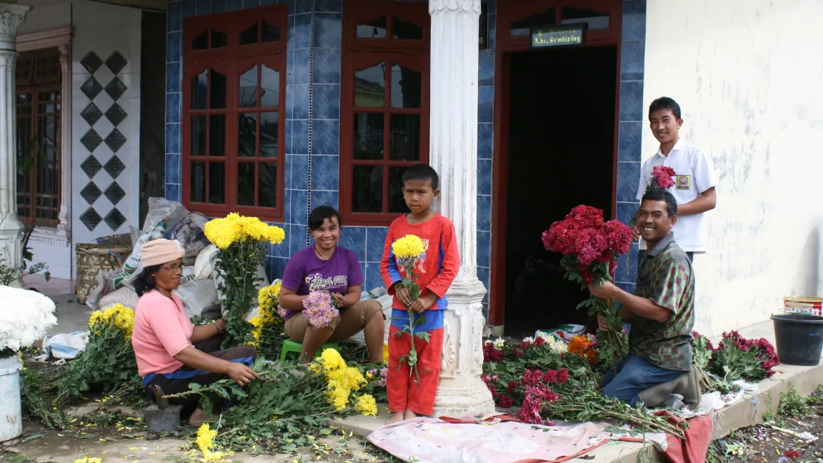 ..... und gelangt dadurch zu bescheidenem Wohlstand. Foto: CropLife International
