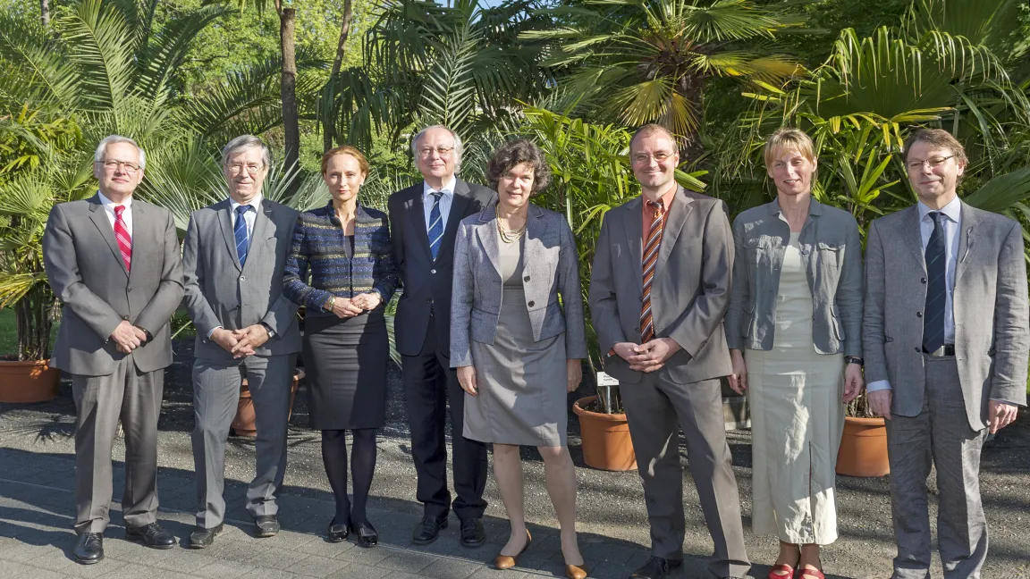 Helmholtz-Zentrum für Umweltforschung - UFZ, Deutsches Zentrum für Integrative Biodiversitätsforschung (iDiv) - (v.l.n.r.) Prof. Georg Teutsch, Direktor UFZ, Prof. Klaus Dicke, Rektor Uni Jena, Prof. Dr. Sabine von Schorlemer, Prof. Udo Sträter, Rektor Uni Halle/Wittenberg, Beate Schücking, Rektorin Uni Leipzig, Prof. Dr. Christian Wirth, Direktor iDiv, Prof. Dr. Kirsten Küsel, Uni Jena, stv. Direktorin iDiv, Prof. Dr. François Buscot, UFZ. Foto: Helmholtz-Zentrum für Umweltforschung - André Künzelmann