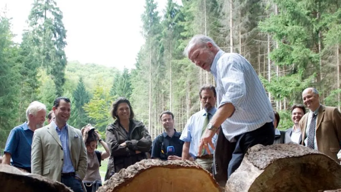 Bundeslandwirtschaftsministerin Ilse Aigner (Bildmitte): "Wir wollen im Internationalen Jahr der Wälder zeigen, dass die Artenvielfalt, unser Wohlstand, unsere Geschichte und Kultur ohne Wald nicht möglich wäre." Foto: Bundespresseamt