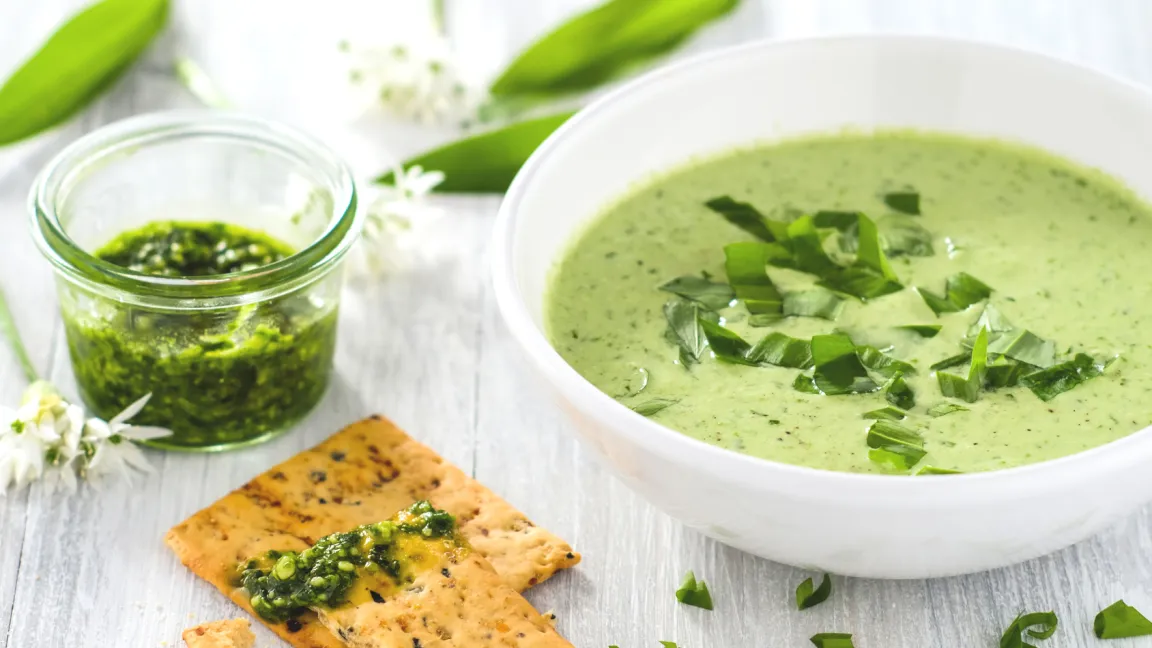 Der würzige Bärlauch kann für vielerlei Gerichte genutzt werden. Foto: Fotolia