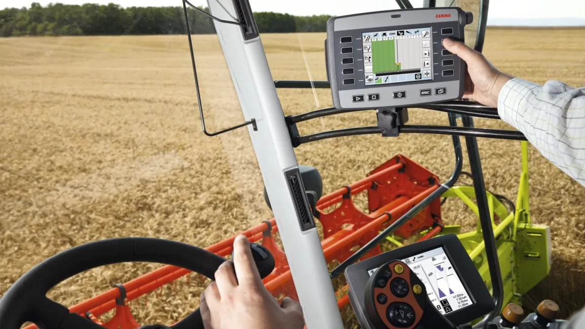 Die heutigen Landmaschinen und hier vor allem Erntemaschinen und Traktoren sind echte High-Tech-Geräte. Foto: Claas