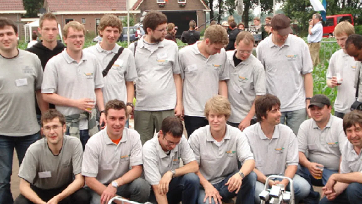 Das Team um Prof. Arno Ruckelshausen (vorne rechts) im Jahr 2007.
	Quelle: FH Osnabrück