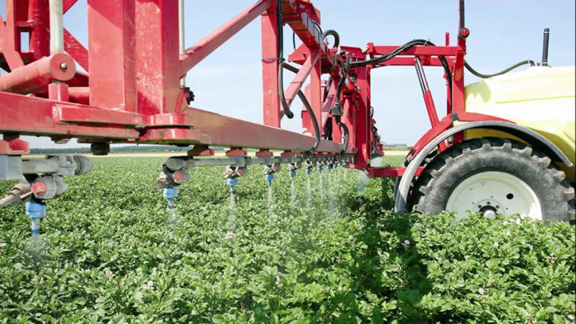 Die Düsen sind entscheidende Bauteile an einem Pflanzenschutzgerät.
Quelle: Bayer CropScience