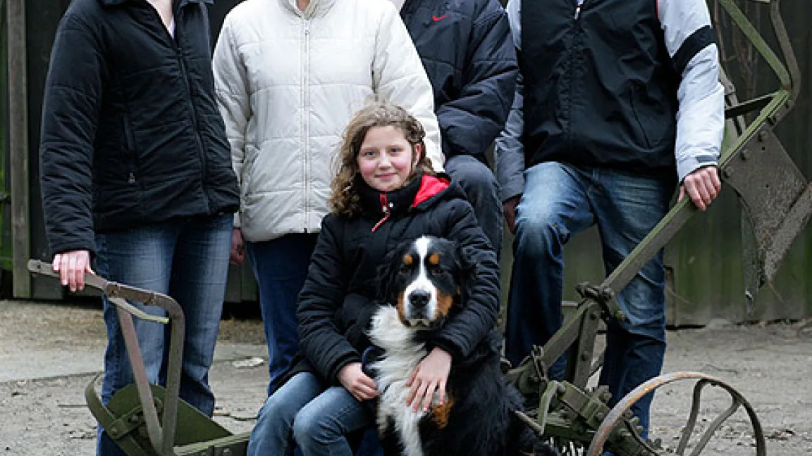 Die ganze Familie Lösing engagiert sich für die Führung der Besucher.
	Quelle: FNL