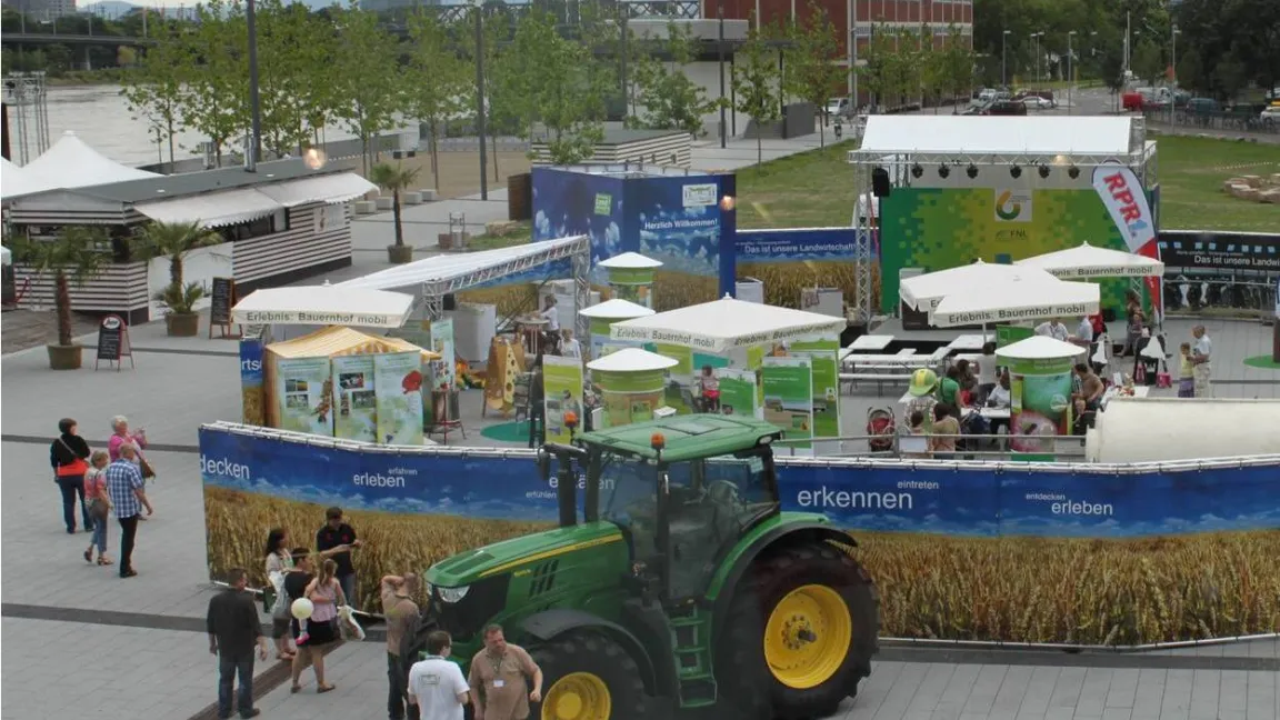 "Erlebnis: Bauernhof mobil" im Juni 2012 in Ludwigshafen. Foto: Julia Güttes