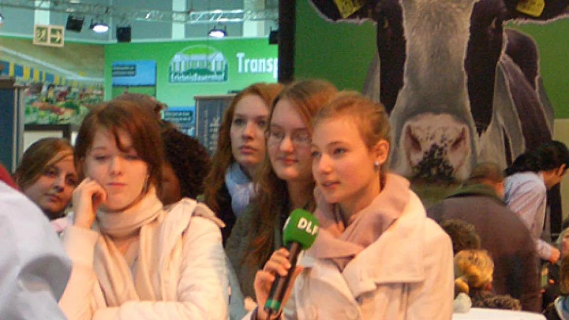 Für mehr Ernährungsthemen im Unterricht sprechen sich Schülerinnen des Arndt-Gymnasiums aus.
	Quelle: IVA