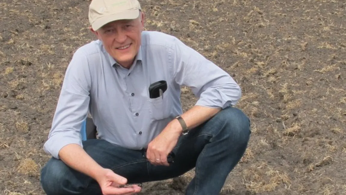 Günter Welz vom Europäischen Weizenzuchtzentrum der Bayer CropScience AG in Gatersleben. Foto: Bayer CropScience