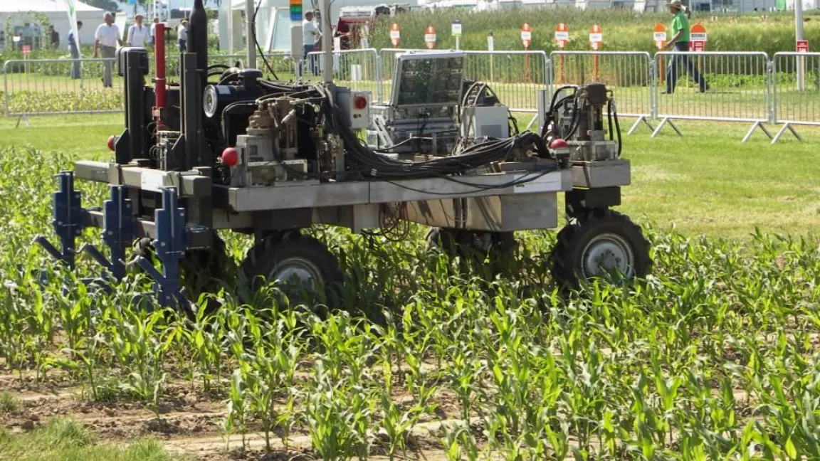 Autonome Maschinen werden in der Landwirtschaft an Bedeutung gewinnen. Hier der Prototyp einer Hackmaschine. Foto: Matthias Wiedenau