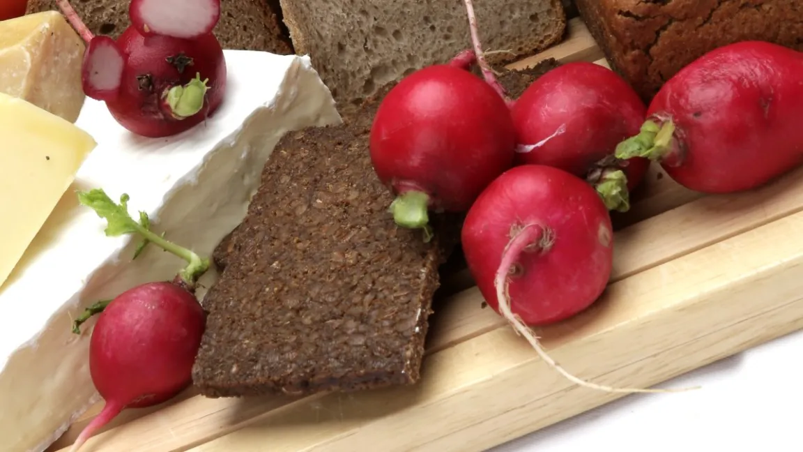 Radieschen sind aufgrund ihres charakteristischen scharf-würzigen Geschmacks beliebt. Foto: Tim Reckmann/Pixelio