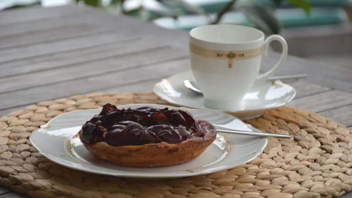 Zwetschgen sind Klassiker auf dem Obstkuchen. Foto: Matthias Wiedenau