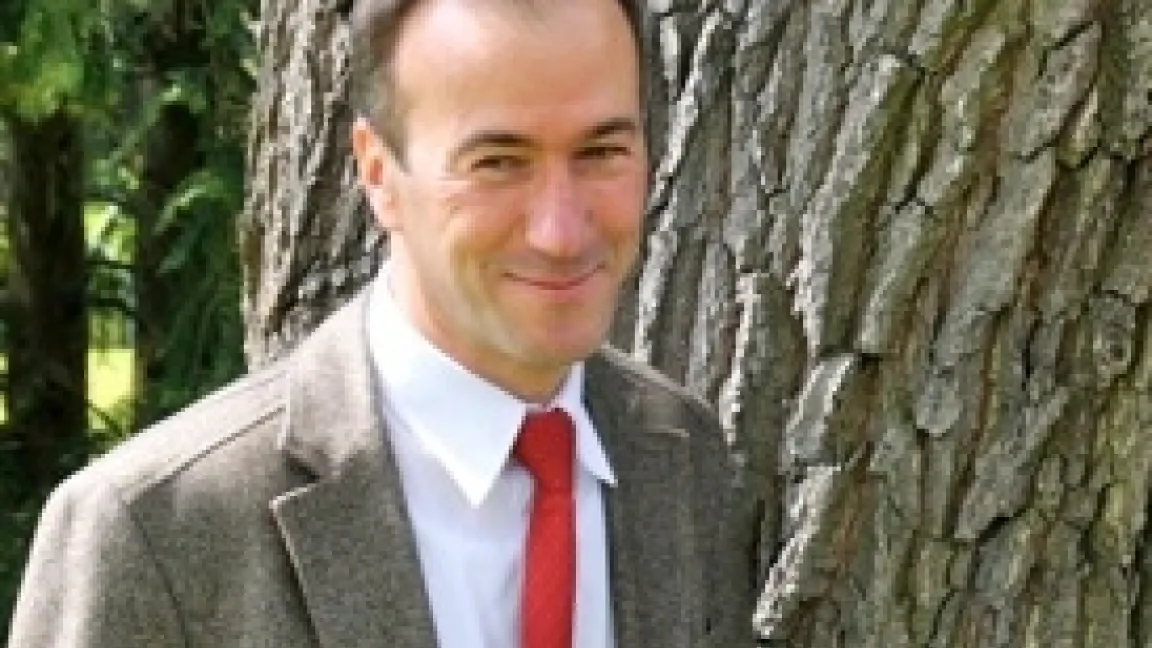 Dr. Fritz Lord: "Eine "Impfung" mit den richtigen Mikroorganismen macht Pflanzen widerstandsfähriger." Foto: Compo Expert