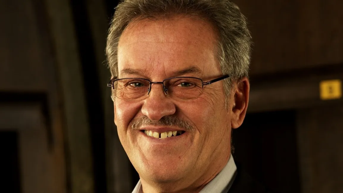 Manfred Vogel bewirtschaftet seit fast 40 Jahren ein Weingut in der Südpfalz und erzieht seine Reben konventionell. Foto: Manfred Vogel