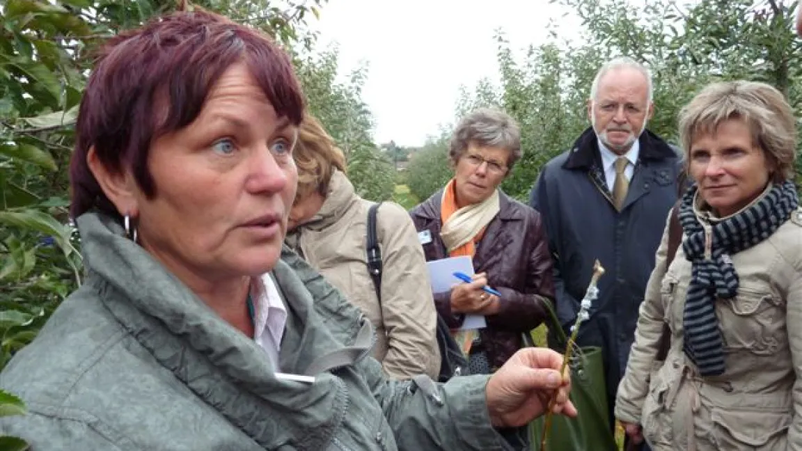 Für Monika Möhler, Fachbereichsleiterin Obstbau der LVG Erfurt, ist Pflanzenschutz unverzichtbar. Foto: IVA